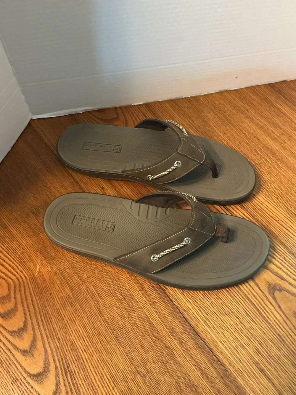 Sperry Men's Dark Brown Leather Rope-Accent Flip Flops
